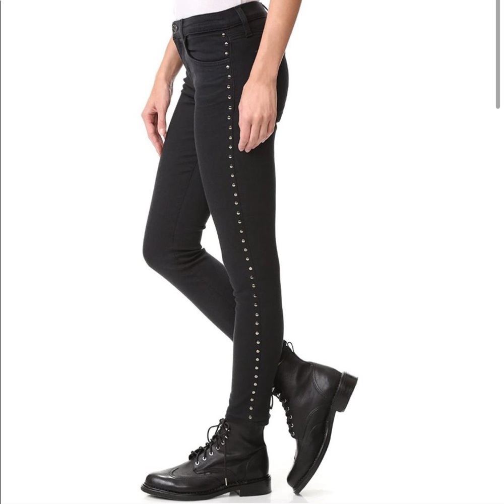 The Ankle Skinny Black Coated W/ Studs Denim!